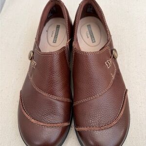 Clarks Chestnut Leather women’s Slip-Ons